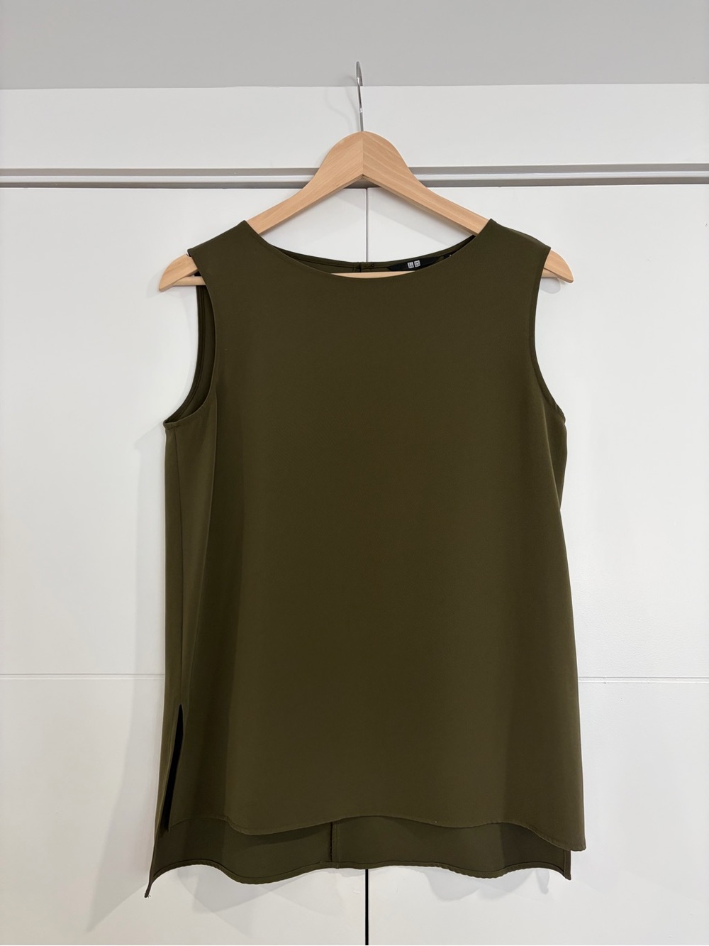 Uniqlo Sleeveless Olive Green Layered Hem Top, size S.